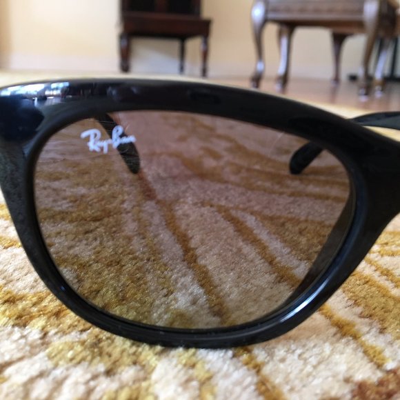NEW - Ray-Ban sunglasses